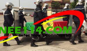 Aéroport international de Conakry : levée du corps de Djibril Tamsir Niane en présence de plusieurs personnalités