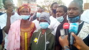 Guinée-Humanitaire: grâce à la mobilisation, le jeune Fassou Kolié enfin évacué en Turquie pour son opération...