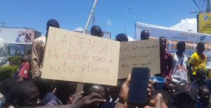 Guinée: la délégation des chefs d'Etat de la CEDEAO froidement accueillie par des jeunes à l'aéroport de Conakry