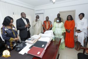 Ministère de la justice: Fatoumata Yarie Soumah prend les reines et annonces des chantiers
