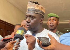 Politique: le ministre Mory Condé annonce des missions aux QG des partis politiques 