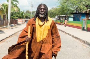 Tiken Jah Fakoly à Alpha Condé: "Il faut qu'il souhaite la paix pour la Guinée..."