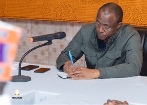 Un prêtre de N'Zérékoré avertit le Premier ministre Béavogui: "Si on construit pas sur Dieu, tout s'écroule"