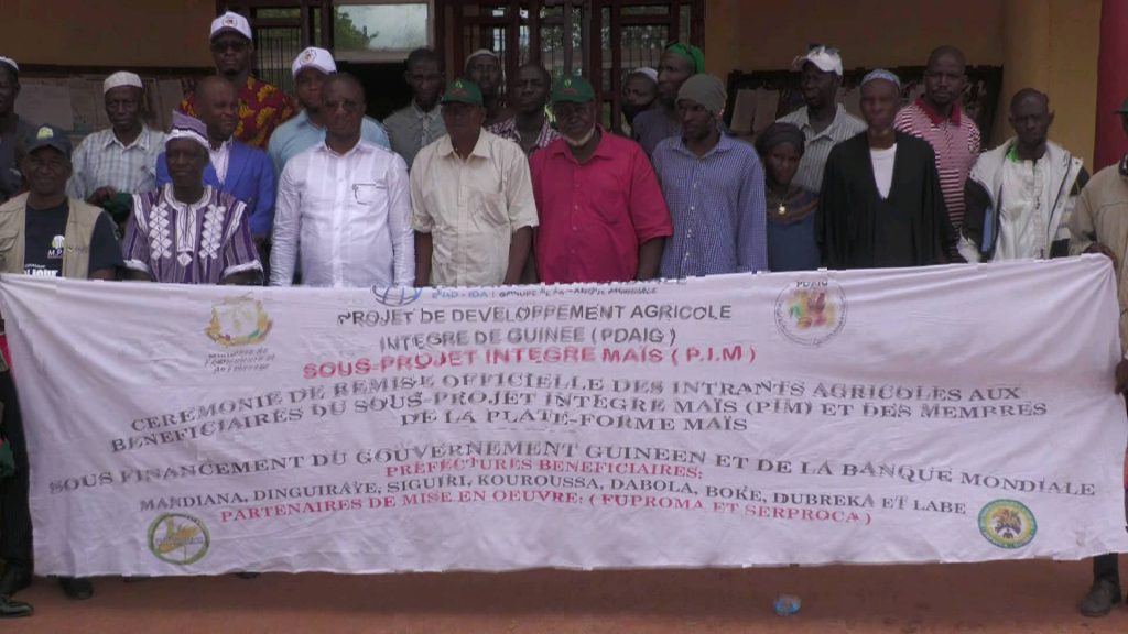 Siguiri: remise d'intrants et de semences aux producteurs de maïs