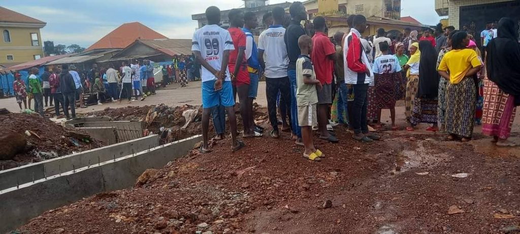 Forte pluie à Conakry: deux morts signalés à Gbessia, des jeunes en colère