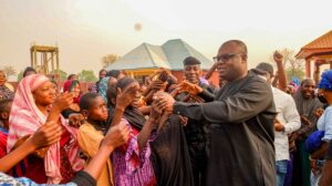 Dabola: le Premier ministre, Dr Bernard visite un pont en construction à Kambaya, et inaugure le poste de santé de Kankanfodéah
