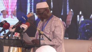 Conakry: la mère des bébés siamois sauvés par feue Hadja Djènè Kaba Condé et sa famille lui rendent hommages