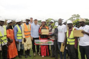 Développement durable:Winning Consortium Simandou remet plusieurs pépinières à des communautés riveraines de son projet de chemin de fer