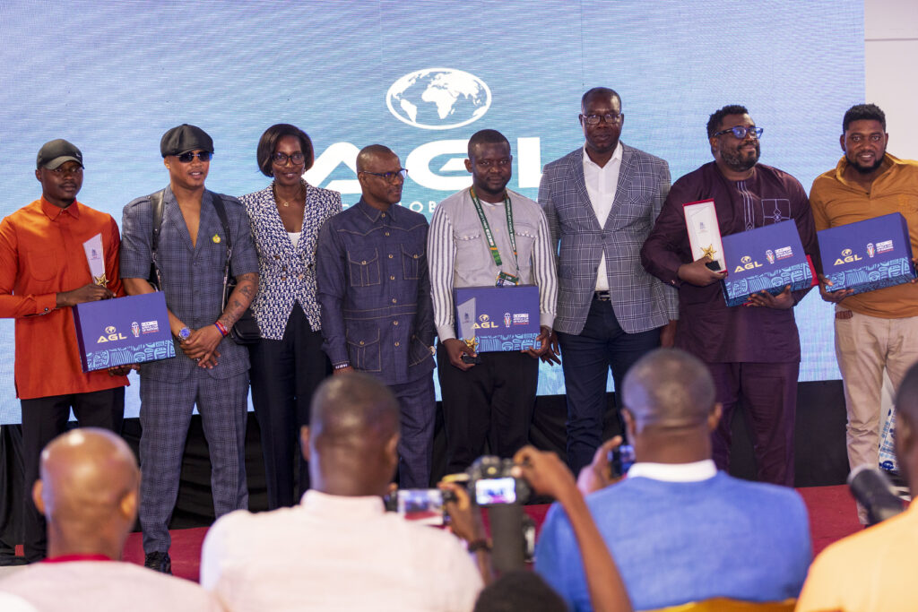 Africa Global Logistics (AGL), partenaire de la Section Afrique de l’Association Internationale de la Presse Sportive (AIPS Afrique), a participé le 25 janvier 2024, à la maison de la presse, à Abidjan, à la cérémonie de distinction des meilleurs journalistes sportifs africains, à travers le Prix « AIPS Afrique 2023 », un événement qui a révélé le talent et la diversité du journalisme sportif africain. À l’occasion de cette cérémonie organisée en marge de la 34è édition de la Coupe d’Afrique des Nations (CAN) qui se tient en Côte d’Ivoire, et conformément à ce qu’avait annoncé l’entreprise au lancement de ce prix le 12 janvier 2024, quatre lauréats dans les catégories Presse écrite, Web, Télévision et Radio ont été distingués, sur 67 participants de 19 pays africains. (...) Contacts Presse : Rachel Hounsinou, Responsable Relation Medias– AGL rachel.hounsinou@aglgroup.com M.+33 (0) 6 43 27 16 91 Fode DIAOUNE, Responsable Communication & RSE- AGL Guinée fode.diaoune@aglgroup.com - +224 621 08 92 22 A propos d’Africa Global Logistics (AGL) AGL (Africa Global Logistics) est le premier opérateur logistique multimodal (portuaire, logistique, maritime et ferroviaire) en Afrique. L'entreprise fait désormais partie du groupe MSC, une entreprise leader dans le transport maritime et la logistique. Avec une expertise développée depuis plus d'un siècle et plus de 23 000 collaborateurs dans 49 pays, AGL fournit à ses clients africains et mondiaux des solutions logistiques complètes, personnalisées et innovantes, avec l'ambition de contribuer durablement à la transformation de l'Afrique. AGL est également présent en Haïti et au Timor. La Confédération Africaine de Football (CAF) a conclu un accord avec Africa Global Logistics (AGL), la désignant comme le fournisseur logistique officiel de la CAF