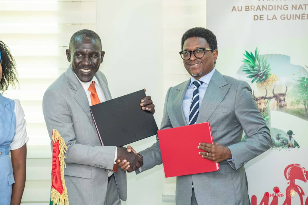 La carte de l’étudiant guinéen devient en plus une carte d’assurance: le ministre Alpha Bacar signe avec des sociétés d'assurance