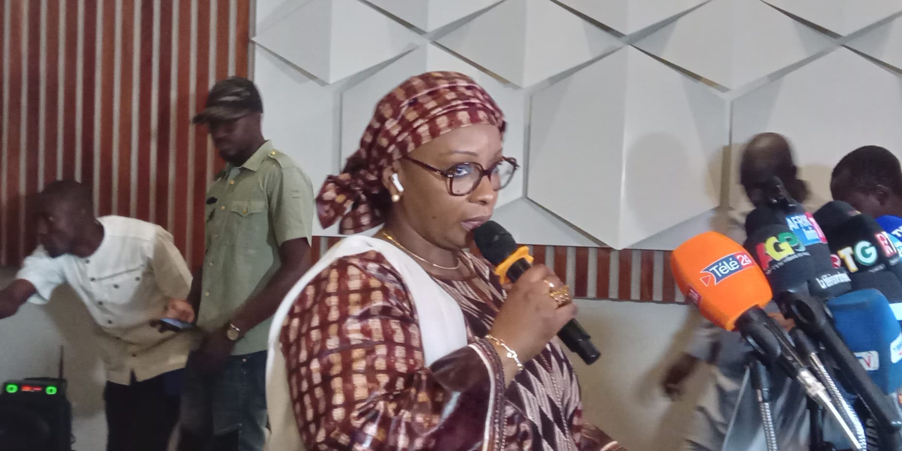 En Guinée, les différents partis politiques ont été fixés sur leur sort le 14 mars dernier, lors de la publication du rapport final de l'évaluation menée par le ministère de l'Administration du Territoire et de la Décentralisation (MATD) à travers la direction nationale des affaires politiques et de l'administration électorale.