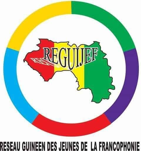 Déclaration du Réseau Guinéen des Jeunes de la Francophonie (REGUIJEF) À l’occasion de la Journée Internationale de la Francophonie 2025 Thème : « Francophonie et résilience : construire ensemble un avenir durable » Chers membres de la communauté francophone, Chers partenaires, Chers jeunes de Guinée et d’ailleurs, En ce 20 mars 2025, le Réseau Guinéen des Jeunes de la Francophonie (REGUIJEF) se joint à la célébration mondiale de la Journée Internationale de la Francophonie. Cette année, le thème retenu, « Francophonie et résilience : construire ensemble un avenir durable », résonne particulièrement en Guinée, où les défis socio-économiques, politiques et environnementaux exigent une mobilisation collective et une vision commune pour un avenir meilleur. La Francophonie, espace de solidarité et de partage, incarne des valeurs universelles telles que la paix, la démocratie, les droits de l’homme et le développement durable. En Guinée, ces valeurs sont plus que jamais nécessaires pour faire face aux défis actuels : la transition politique, la préservation de l’environnement, l’accès à l’éducation et à l’emploi pour les jeunes, ainsi que la promotion de l’égalité des genres. Le REGUIJEF, en tant que réseau de jeunes engagés, réaffirme son engagement à contribuer à la construction d’une Guinée résiliente et durable. Nous croyons fermement que la jeunesse guinéenne, riche de sa diversité culturelle et linguistique, a un rôle central à jouer dans la réalisation des objectifs de développement durable (ODD) et dans la promotion de la paix et de la cohésion sociale. Contexte guinéen : En Guinée, la résilience se traduit par la capacité de notre société à surmonter les crises politiques récentes, à renforcer les institutions démocratiques et à garantir une participation inclusive des jeunes dans les processus de décision. Elle se manifeste également par notre engagement à protéger notre environnement, notamment face aux défis du changement climatique qui affectent directement nos communautés, notamment dans les zones rurales. Le REGUIJEF appelle à une mobilisation accrue des acteurs publics, privés et de la société civile pour : 1. Soutenir l’éducation et la formation des jeunes, afin de leur offrir les outils nécessaires pour contribuer au développement durable. 2. Promouvoir l’entrepreneuriat jeune, en créant des opportunités économiques et en favorisant l’innovation. 3. Renforcer la participation des jeunes dans la vie publique, en garantissant leur représentation dans les instances de décision. 4. Protéger l’environnement, en encourageant des pratiques durables et en sensibilisant aux enjeux climatiques. En cette Journée Internationale de la Francophonie, le REGUIJEF réitère son attachement aux valeurs francophones et son engagement à œuvrer pour une Guinée résiliente, inclusive et prospère. Nous invitons tous les jeunes guinéens à se joindre à nous dans cette dynamique collective, car c’est ensemble que nous construirons l’avenir que nous souhaitons. Vive la Francophonie ! Vive la jeunesse guinéenne ! Vive la Guinée ! Réseau Guinéen des Jeunes de la Francophonie (REGUIJEF)