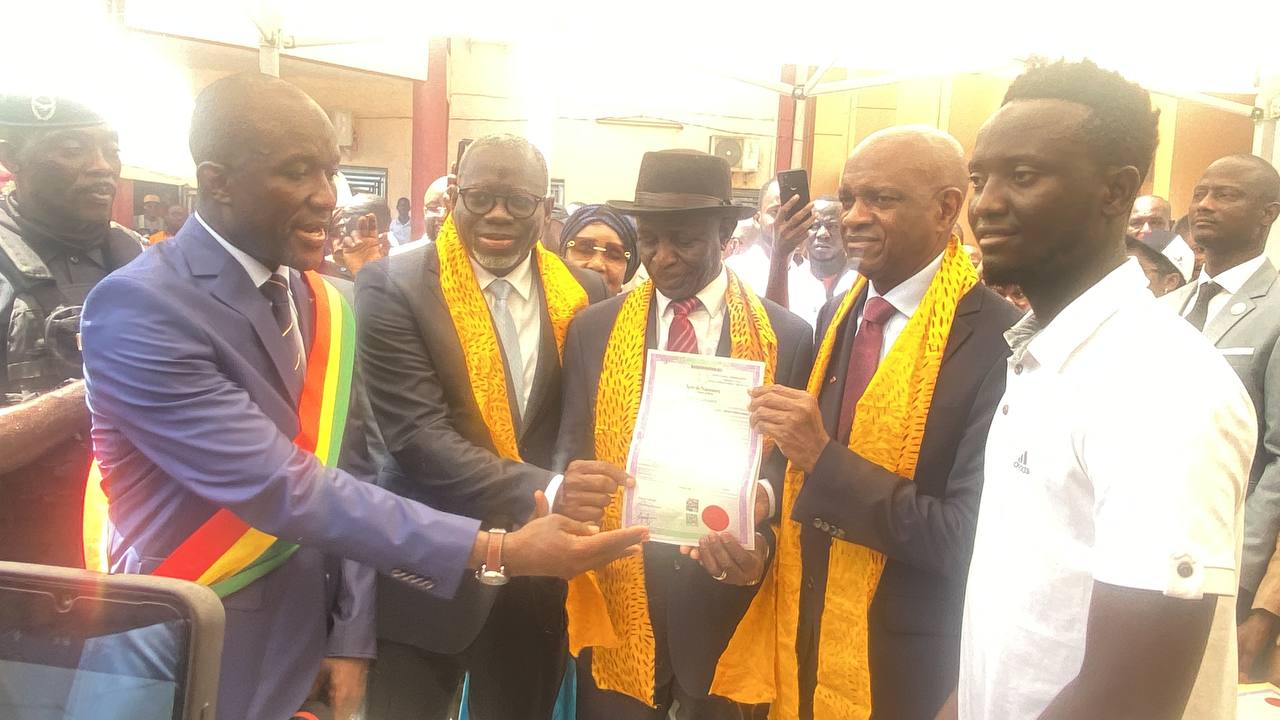 https://www.guinee114.online/2025/04/14/extraits-de-naissance-et-cartes-didentite-biometriques-gratuits-la-delivrance-officiellement-lancee/
