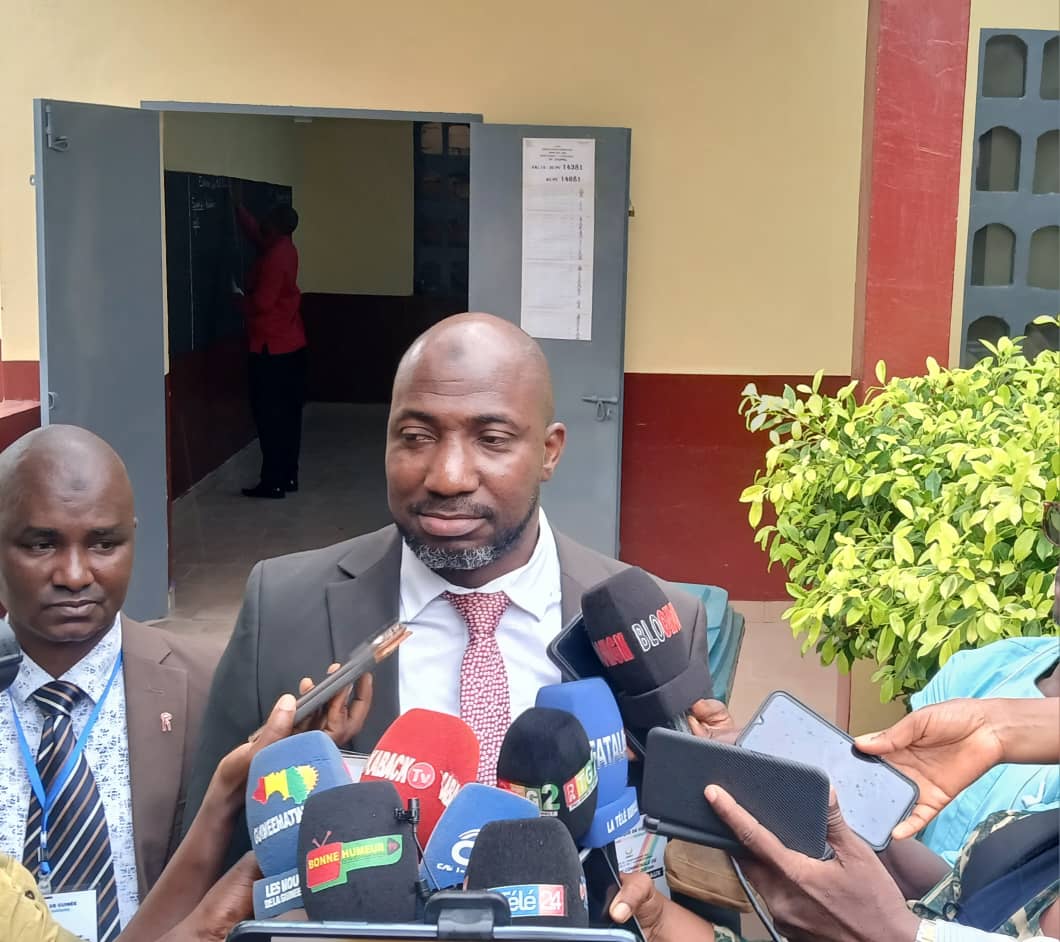 BEPC 2025 : Le ministre Jean Paul Cedy lance officiellement les premières épreuves à Dixinn