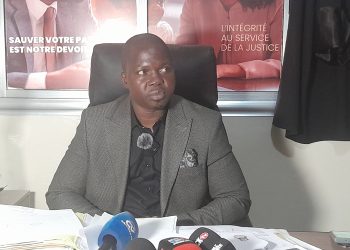 À travers un point de presse organisé ce vendredi 13 juin 2025 à son cabinet à Dixinn Terrasse, Maître David Béavogui, avocat des héritiers de feu Soryba Soumah, a dénoncé ce qu’il qualifie de « double expropriation »