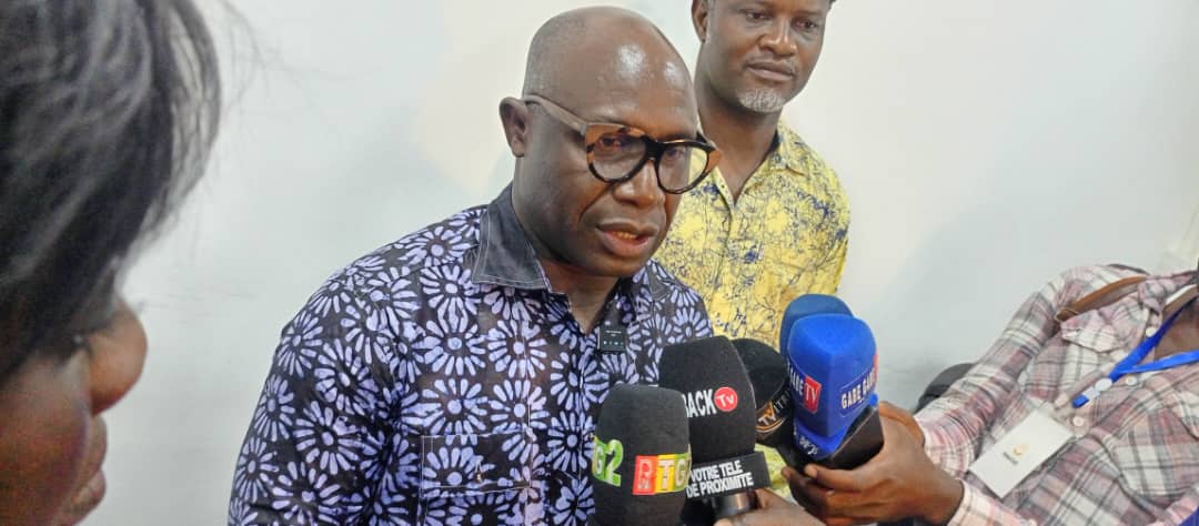 Remise de chèques à six artistes : « Il est de notre devoir de les accompagner » (Malick Kébé)